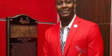 Édgar Rentería entra al Salón de la Fama de los Cardenales de San Luis: un colombiano inmortal en las Grandes Ligas