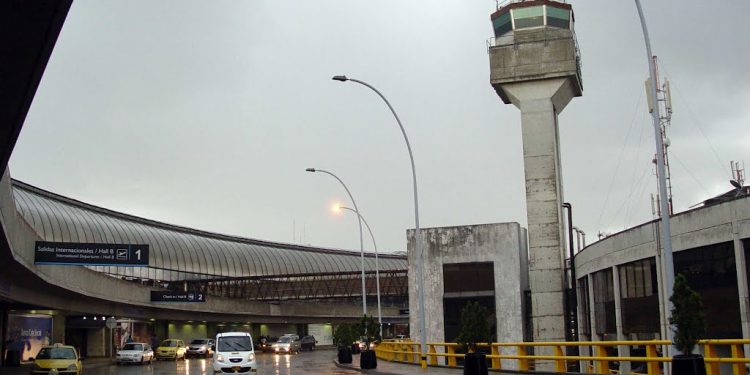 Capturan a Óscar García Lopera en el aeropuerto José María Córdova: lo acusan de lavado de activos y contrabando