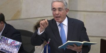 Expresidente Álvaro Uribe confirmó su intención de volver al Senado en 2026