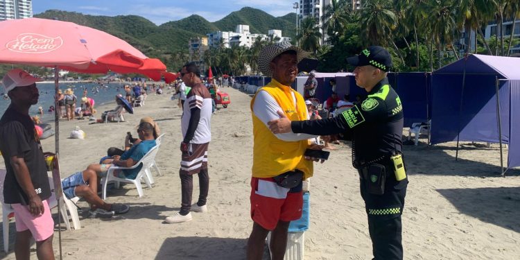 Policía de Turismo refuerza controles en piscinas de hoteles y centros turísticos en Santa Marta