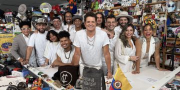 Carlos Vives armó la fiesta en el Tiny Desk de NPR Music