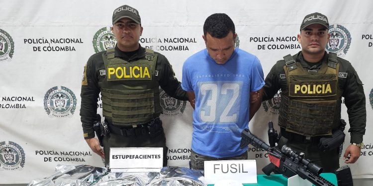 Capturan a alias ‘El Negro Daniel’ con fusil AR-15 en Barranquilla: presunto miembro de ‘Los Costeños’
