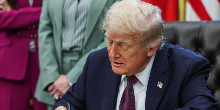 Trump dice que lancha destruida en el Mar Caribe llevaba “grandes bolsas de cocaína y fentanilo”