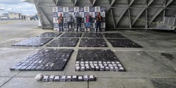 Armada captura casi una tonelada de cocaína en el Pacífico tras maniobras evasivas
