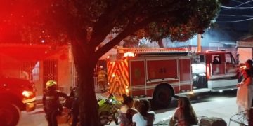 Incendio fue controlado esta madrugada en el centro de Barranquilla