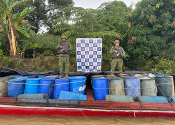 Armada de Colombia incauta más de 13 mil galones de combustible en operaciones fluviales en Bolívar y Chocó