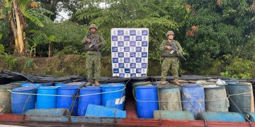 Armada de Colombia incauta más de 13 mil galones de combustible en operaciones fluviales en Bolívar y Chocó