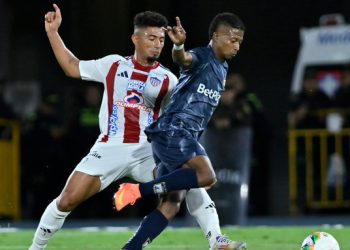 Junior resucita en los penales y avanza a cuartos con el corazón en la boca