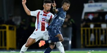 Junior resucita en los penales y avanza a cuartos con el corazón en la boca