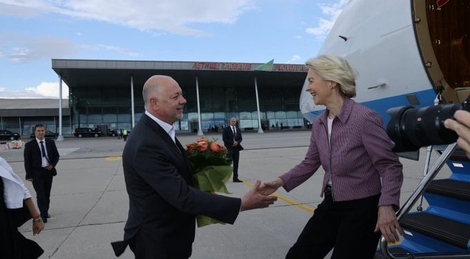 Investigan posible sabotaje ruso tras interferencias en el GPS del avión de Ursula von der Leyen