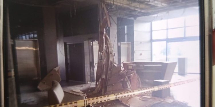 Colapsa cielo raso en la recepción del hotel Movich Buró 51 en Barranquilla: gerencia lo atribuye a un caso fortuito