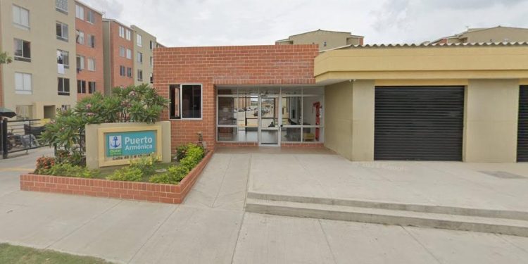 Autoridades investigan caída de mujer desde cuarto piso en Soledad