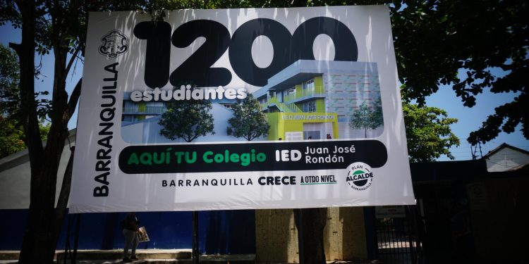 Alcalde Char pone la primera piedra de la ampliación de la IED Juan José Rondón 1