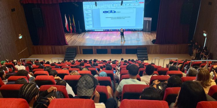 Nuevos talentos llegan a la EDA: más de 500 estudiantes inician su formación artística en la Fábrica de Cultura