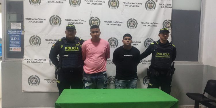 Capturan a dos hombres con granada en operativo policial en el norte de Barranquilla