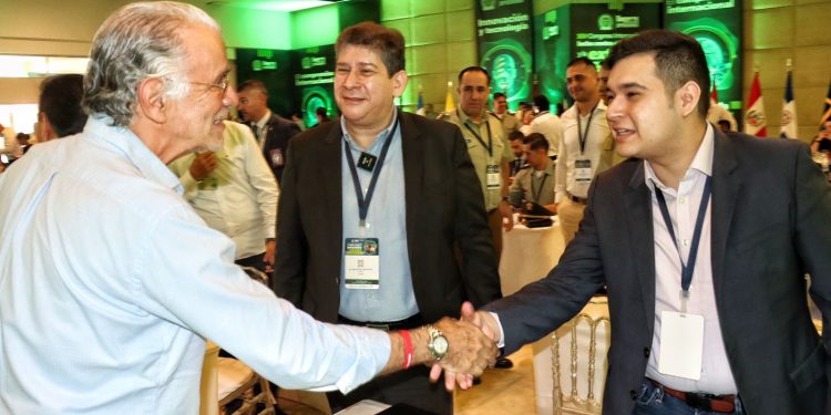 Agencias internacionales de seguridad destacan inversión del gobernador Verano para fortalecer la Fuerza Pública