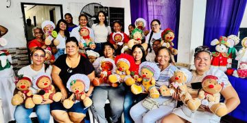 44 mujeres de Malambo se certificaron en confección de muñecos navideños