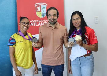 Gobernación del Atlántico entrega estímulos a deportistas destacados en Juegos Panamericanos Junior
