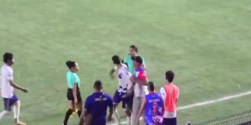 Indignación en el fútbol colombiano: Jugador golpeó a árbitra en plena Primera C