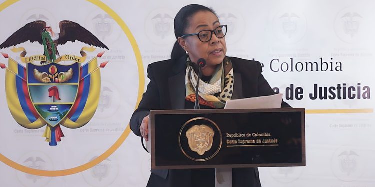 Investigación disciplinaria contra candidata a la Corte Constitucional por presunto acoso laboral