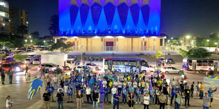 Barranquilla iluminó de azul la Catedral para conmemorar el Día de las Lenguas de Señas