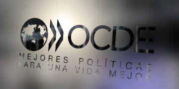 OCDE prevé desaceleración de la economía mundial en 2026 por impacto de aranceles