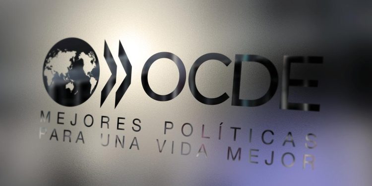 OCDE prevé desaceleración de la economía mundial en 2026 por impacto de aranceles