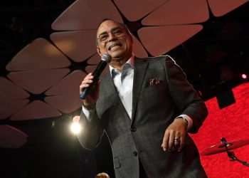 Gilberto Santa Rosa se quedó con las maletas hechas: no podrá cantar en Colombia porque le negaron la visa de trabajo