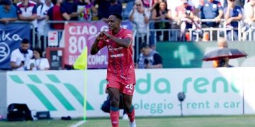 Yerry Mina comanda la primera victoria del Cagliari en la Serie A