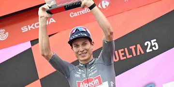 Philipsen firma su tercera victoria en la Vuelta