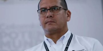 Sale del cargo el superintendente de Salud: se cruzan versiones sobre su salida