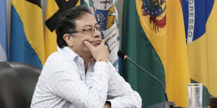 Petro en la mira: piden sanción por no disculparse con periodistas