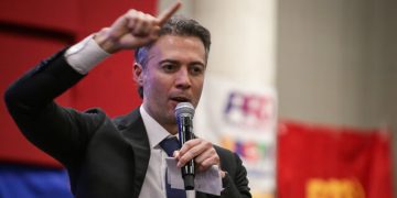 Daniel Quintero se lanza a la Presidencia con campaña independiente: “Reset Total contra el Narco y los Corruptos”