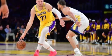 Curry y Doncic protagonizan el debut entre Warriors y Lakers en la apertura de la NBA