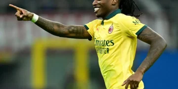 Milan manda en solitario! Leao brilla y Fiorentina sucumbe en San Siro