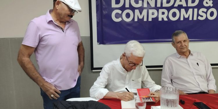 “Vuelvo al Senado porque Colombia no puede seguir en manos de la politiquería”: Jorge Enrique Robledo en Barranquilla