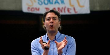 Registraduría pide al CNE aclarar si Daniel Quintero puede inscribirse por firmas a la Presidencia