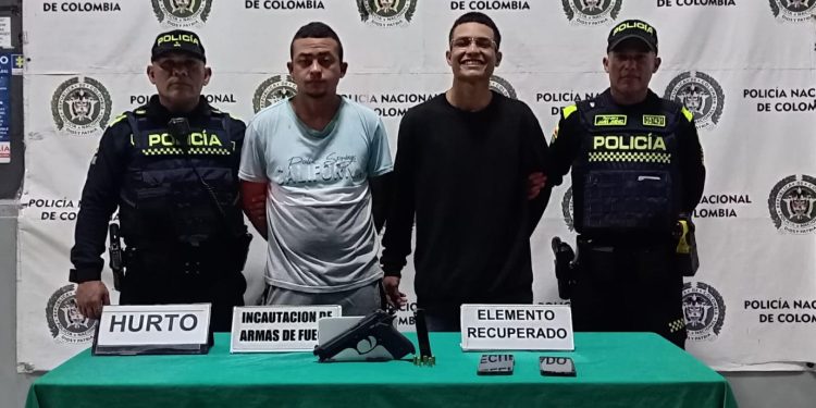 Capturan a dos ladrones que intentaron huir en Spark rojo tras robar tienda en El Recreo