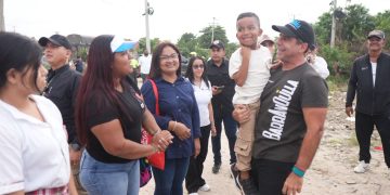 El barrio Villanueva tendrá centro de salud, vías pavimentadas, parque y alumbrado público: alcalde al poner primera piedra del PASO