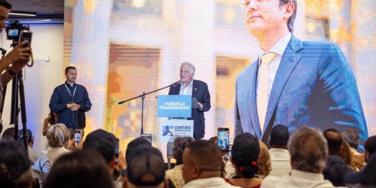 Padre de Miguel Uribe Turbay culpa a Gustavo Petro de ser el “responsable político” de la muerte de su hijo