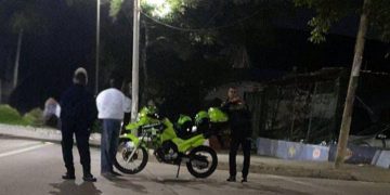 Accidente fatal en el barrio Boston: mujer muere y hombre queda herido tras chocar contra separador vial