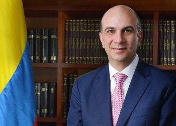 Carlos Camargo Assis tomó posesión como magistrado de la Corte Constitucional