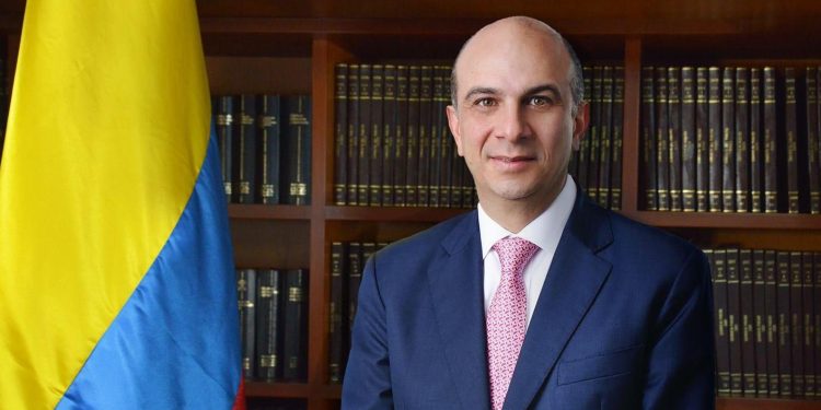 Carlos Camargo Assis tomó posesión como magistrado de la Corte Constitucional