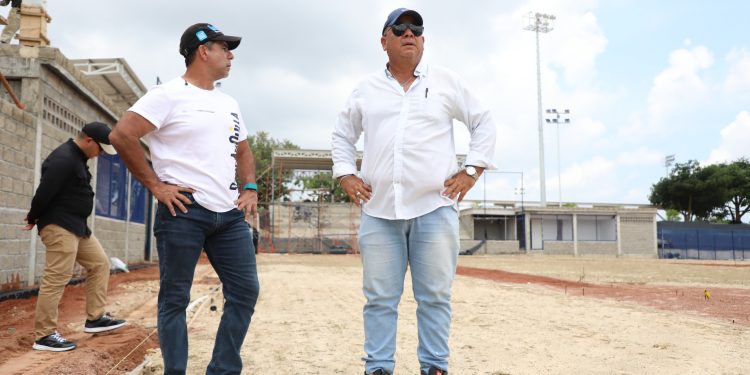 Cancha de béisbol juvenil en La Magdalena estará lista pronto y rendirá homenaje a ‘Poly’ Anaya