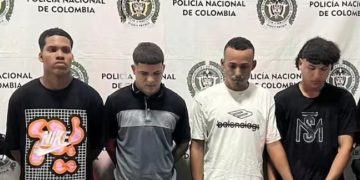 Capturan a cuatro hombres que huían en taxi tras cometer hurto en el barrio Boston