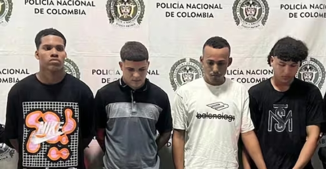 Capturan a cuatro hombres que huían en taxi tras cometer hurto en el barrio Boston