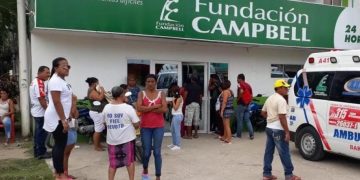 Motocarro colisiona con bus en Sabanalarga: cuatro personas resultan heridas