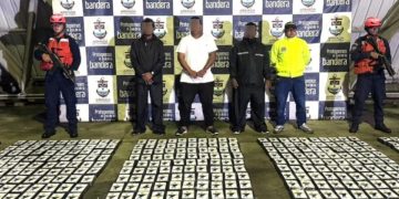 Armada incauta 2,8 toneladas de cocaína en el Pacífico y captura a tres tripulantes