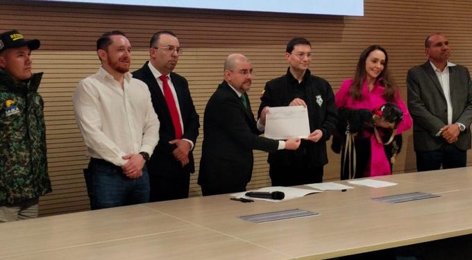 Felipe Córdoba inicia recolección de firmas para aspirar a la Presidencia