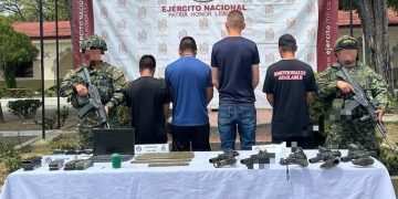 Bajo presión militar, cuatro integrantes de la red de ‘Mordisco’ se someten a la justicia en Íquira (Huila)